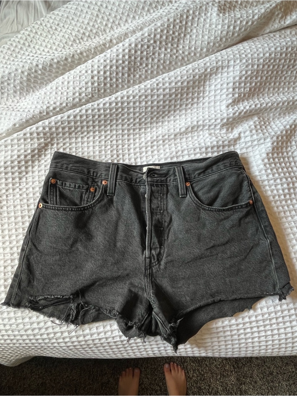 Levi's Black Raw-Hem Denim Shorts - Women